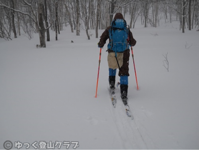 冬山で山スキー