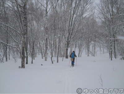 冬山で山スキー