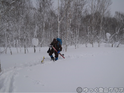 冬山で山スキー